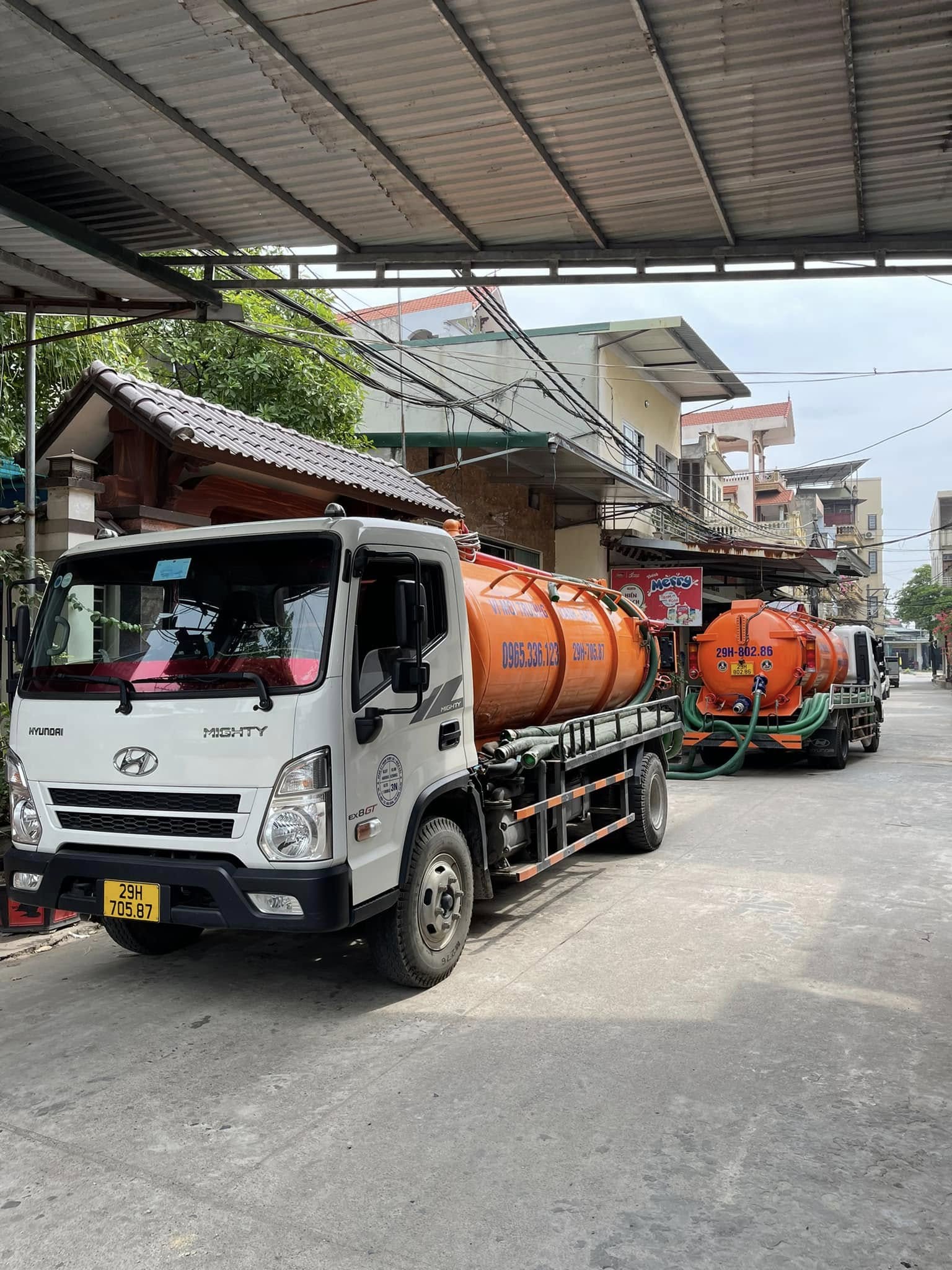 Xe hút bể phốt chân không